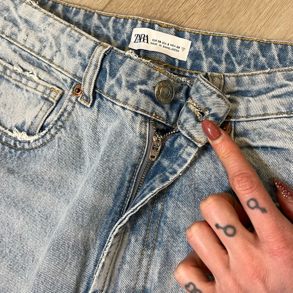 ZARA High-Rise Distressed Blue Jeans - Size 6 - Picture 5 of 15